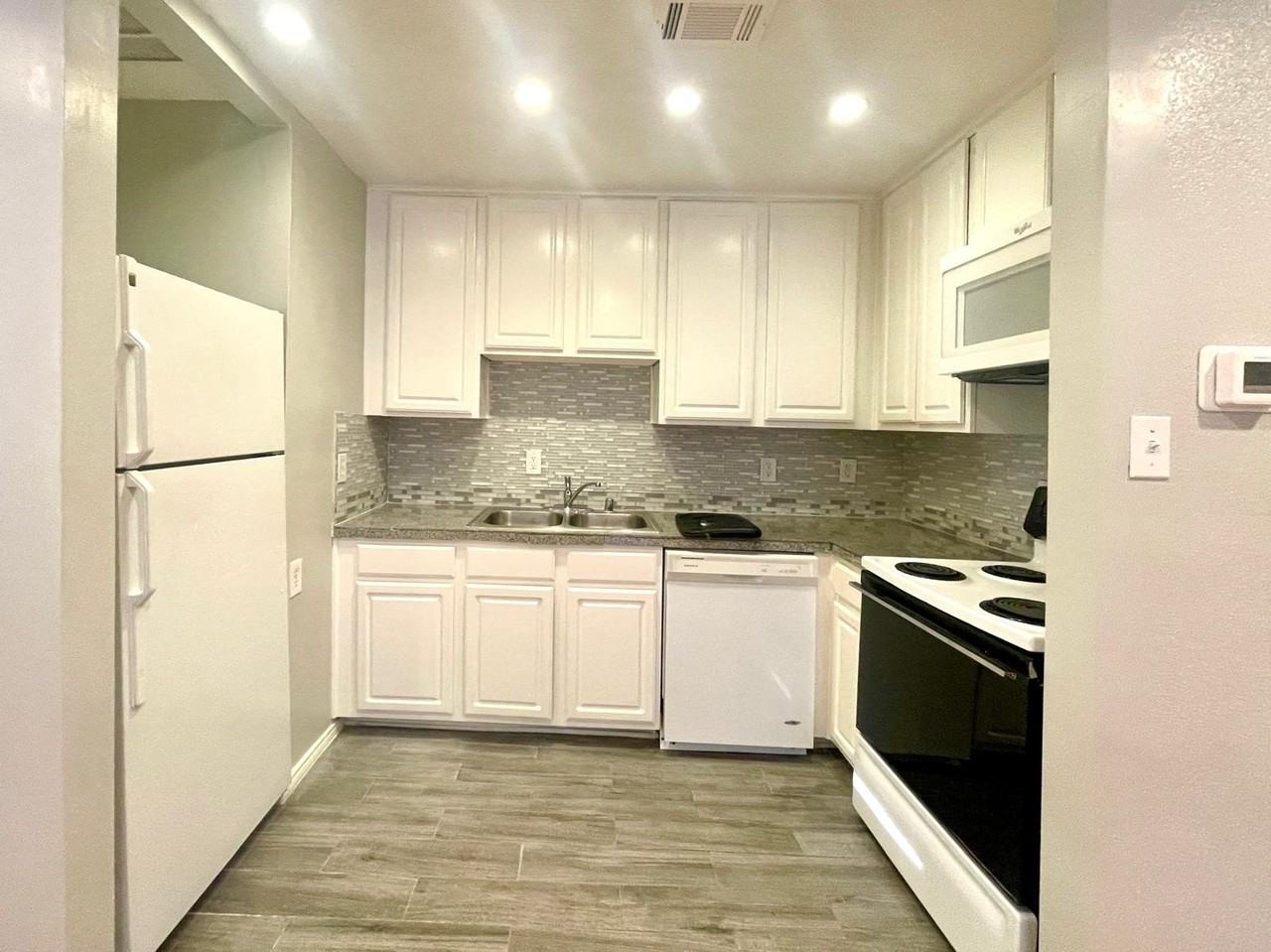 307 E Mitchell St #C - Photo 7 of 16