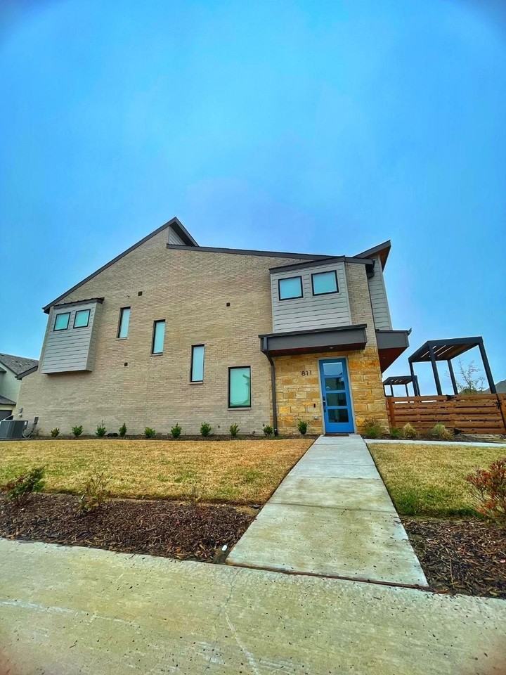 811 Mountain Laurel Dr - Photo 2 of 25