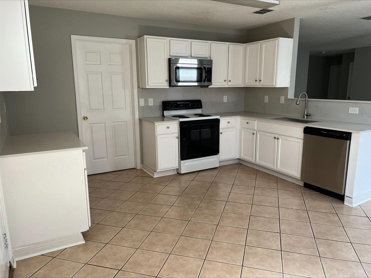 2712 Lazy Oak Dr - Photo 3 of 15