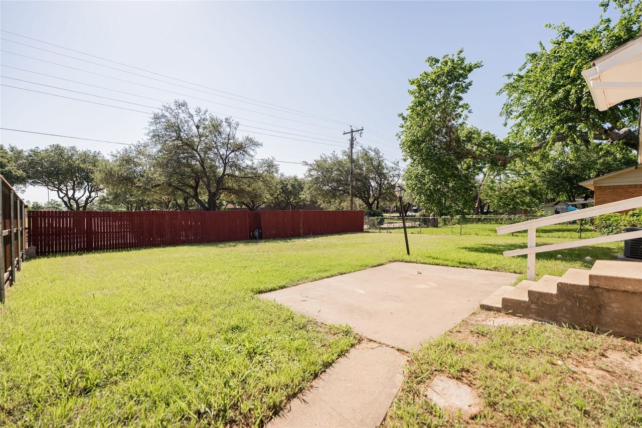 1102 Lorrie Dr - Photo 3 of 18