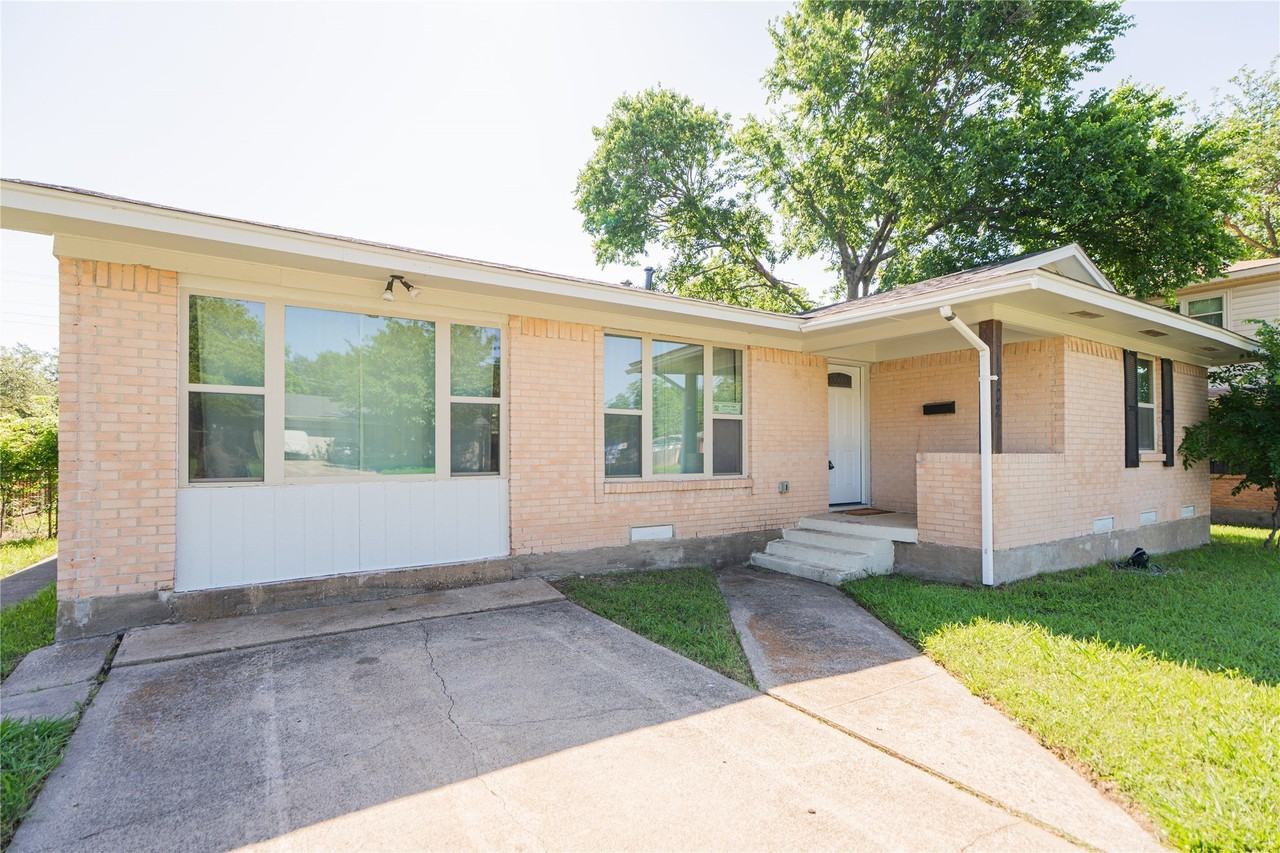 1102 Lorrie Dr - Photo 4 of 18