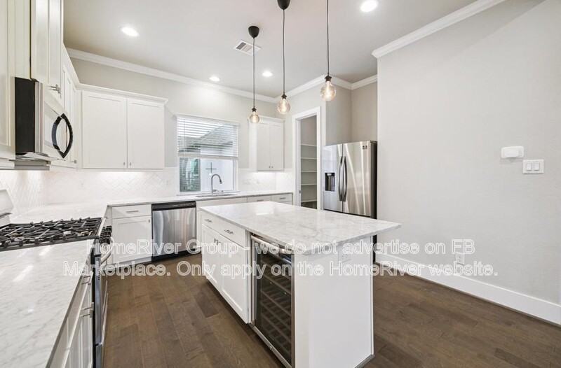 910 W 35th St #C - Photo 2 of 8