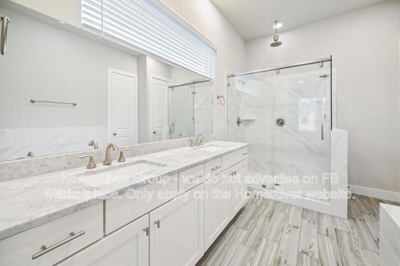 910 W 35th St #C - Photo 3 of 8