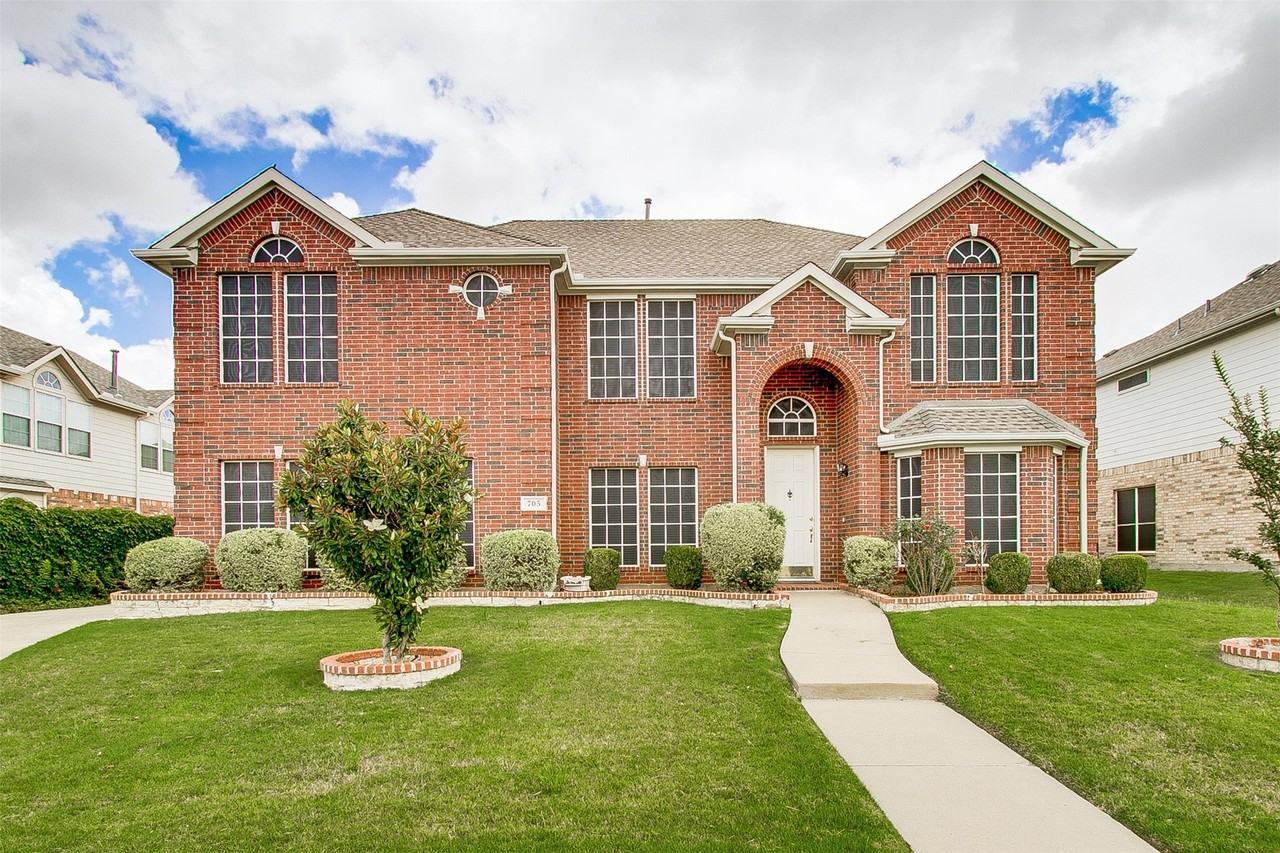 705 Sundown Way