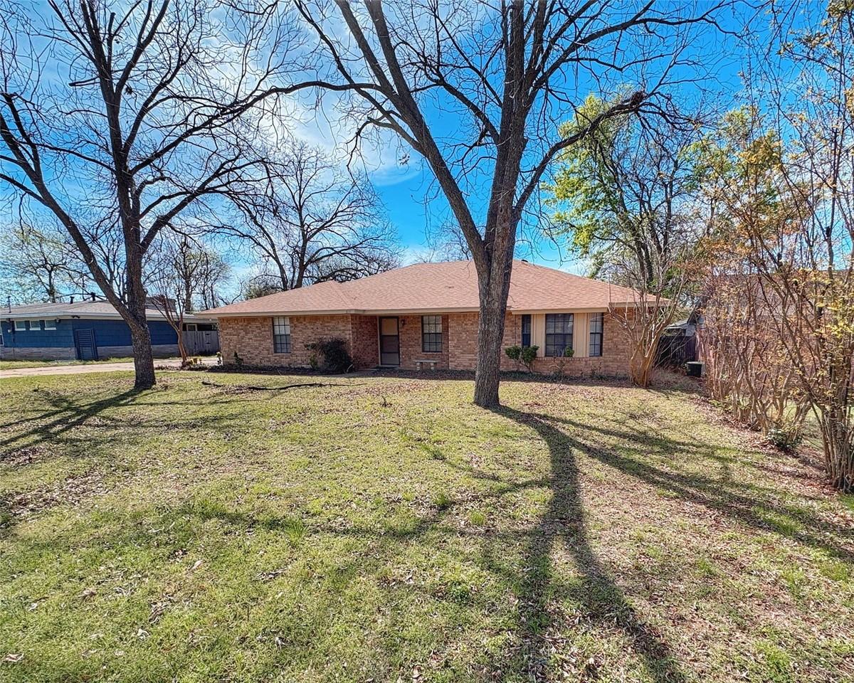 8111 Llano Ave