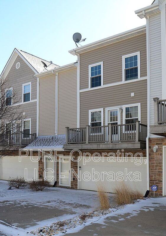 16767 Laurel Plz - Photo 2 of 29