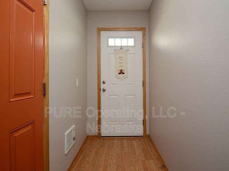 16767 Laurel Plz - Photo 3 of 29