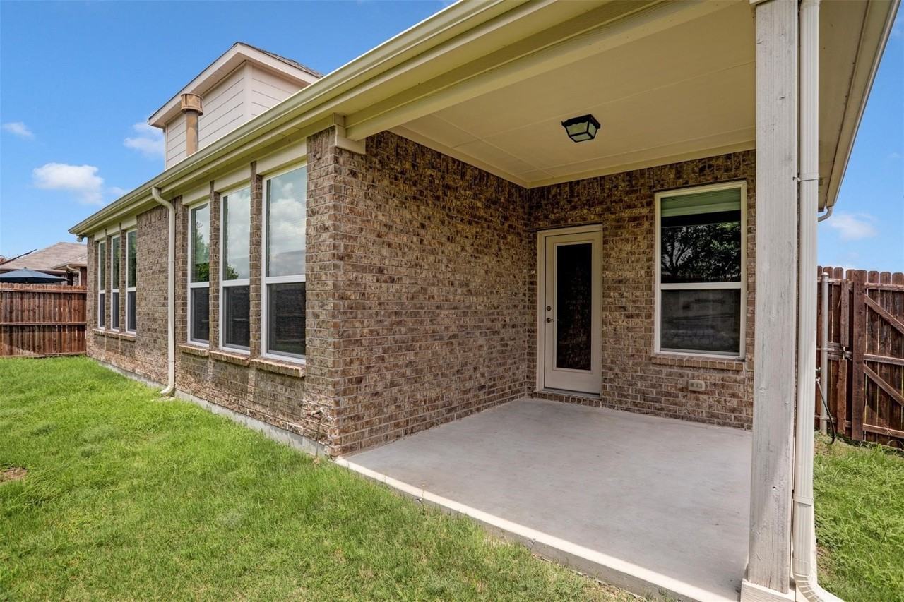 3713 Limousine Pkwy - Photo 3 of 38