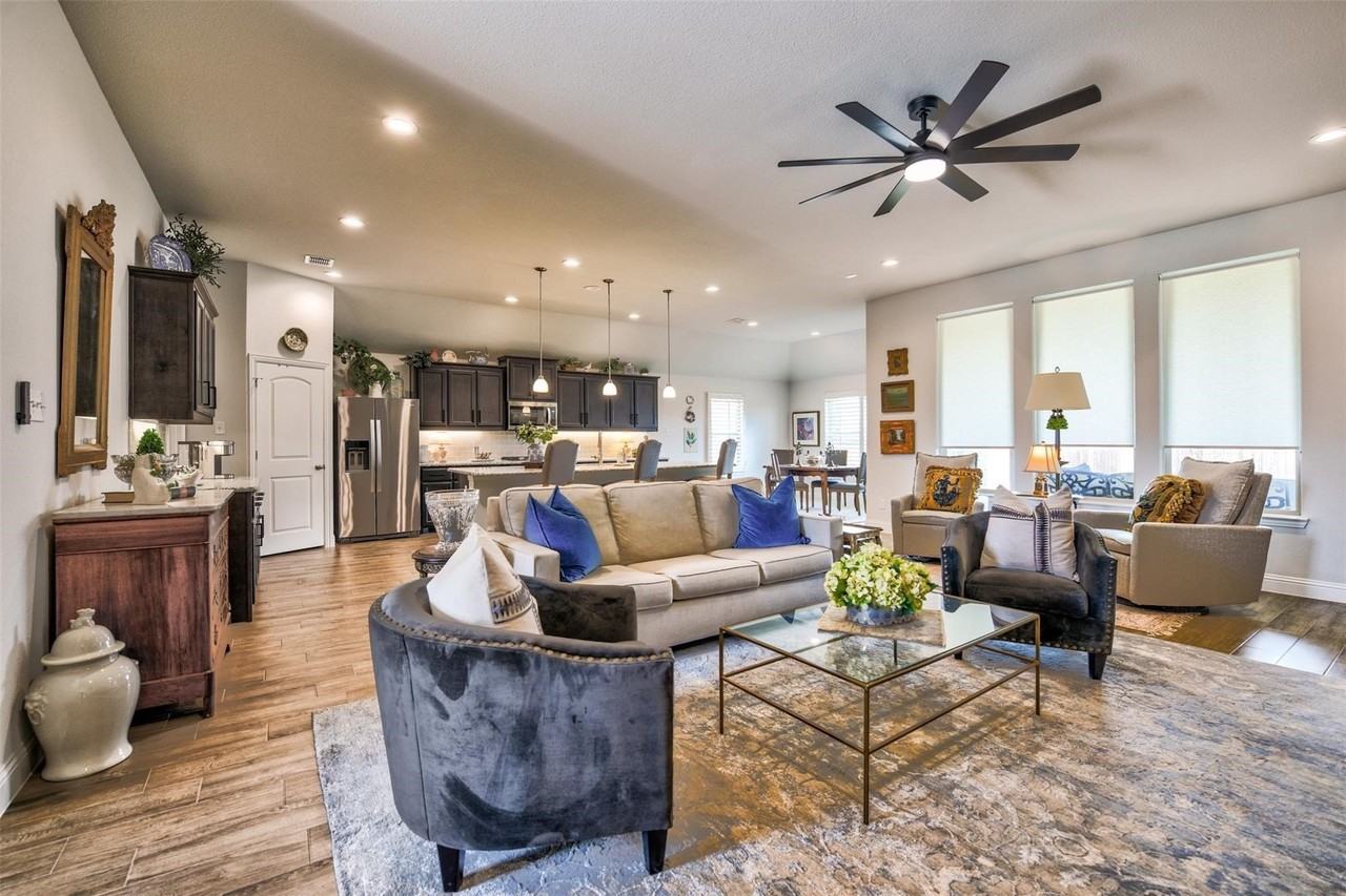 1301 Blanco Trl - Photo 3 of 19