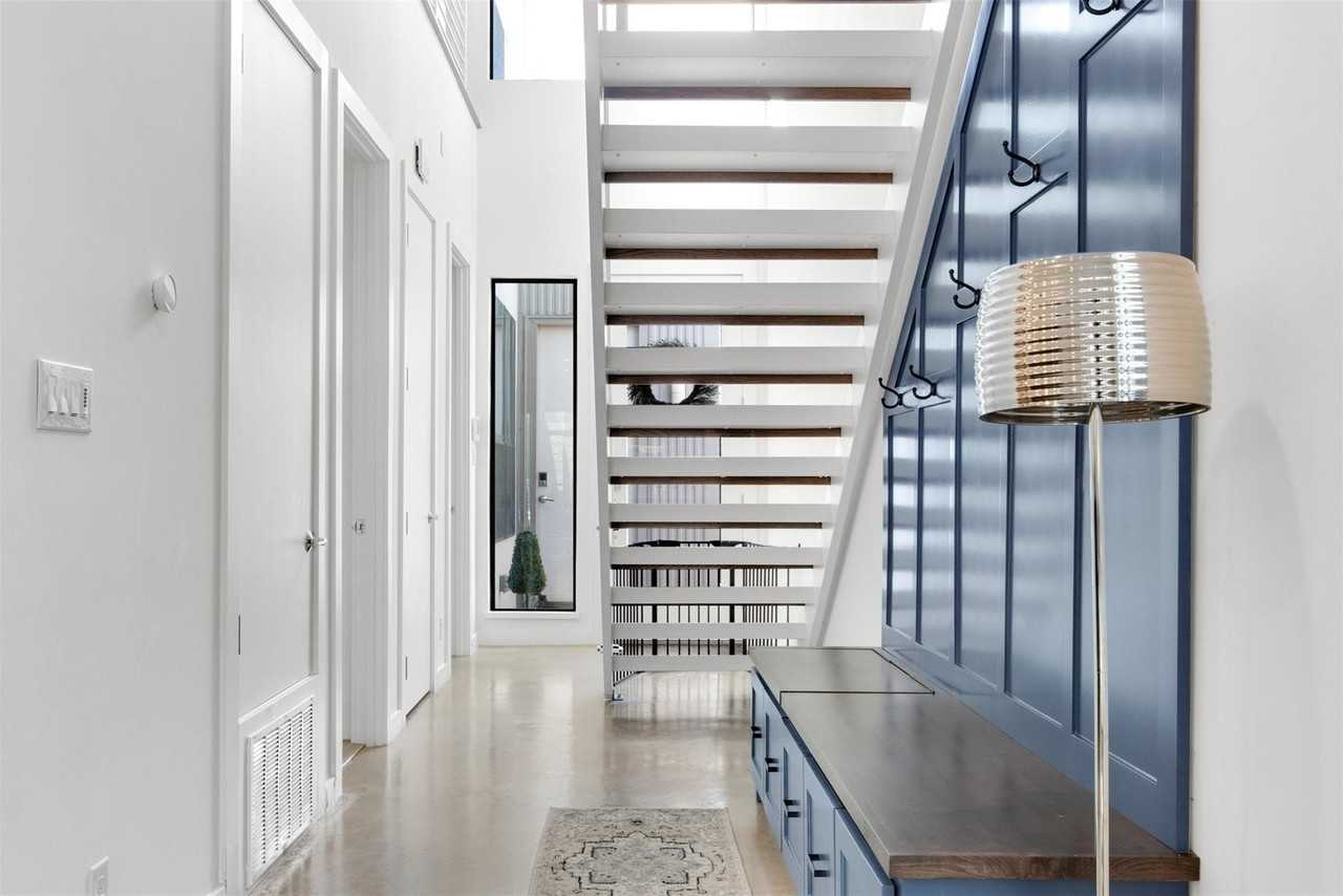 5957 Ross Ave #A - Photo 4 of 33