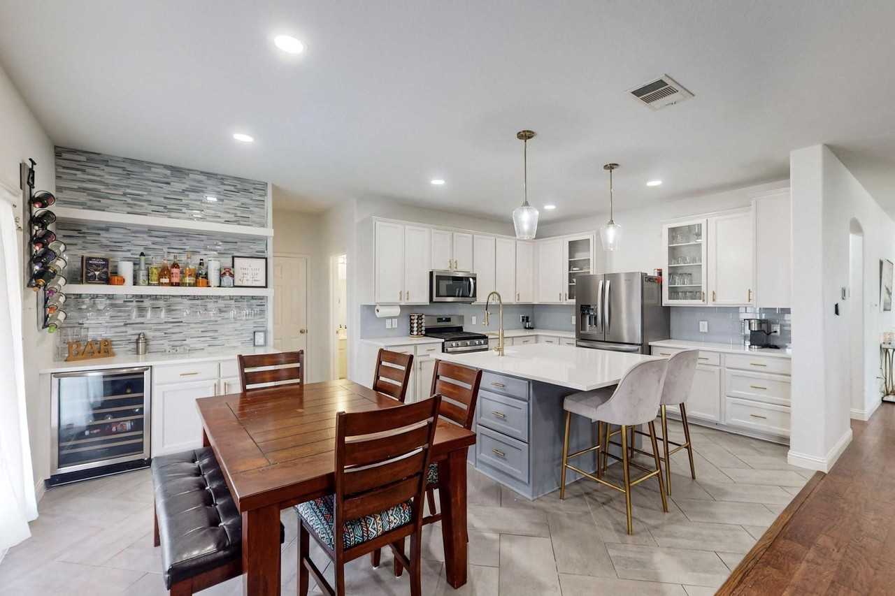 4260 Doe Creek Trl - Photo 5 of 32