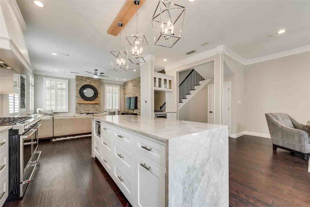 2902 N Pearl St - Photo 4 of 36