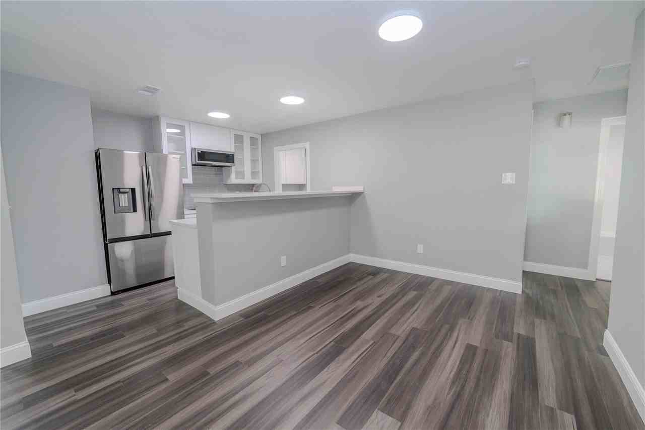 809 Wilcox St - Photo 4 of 26