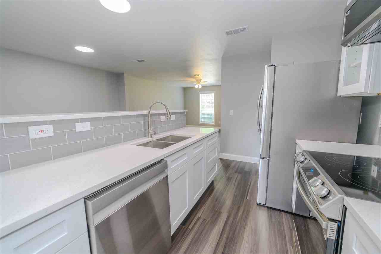 809 Wilcox St - Photo 7 of 26