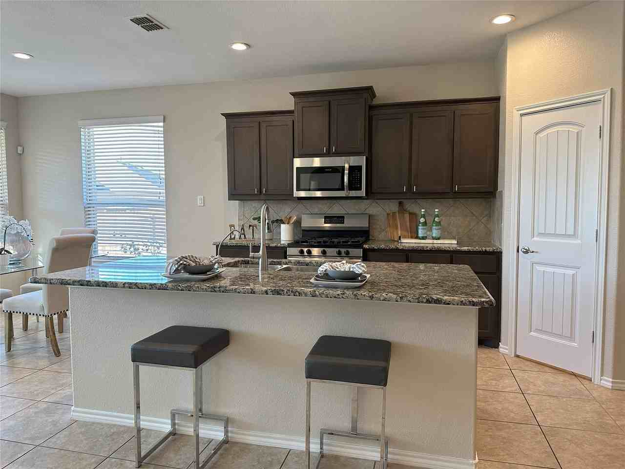 15733 Prairie Grass Ln - Photo 2 of 24