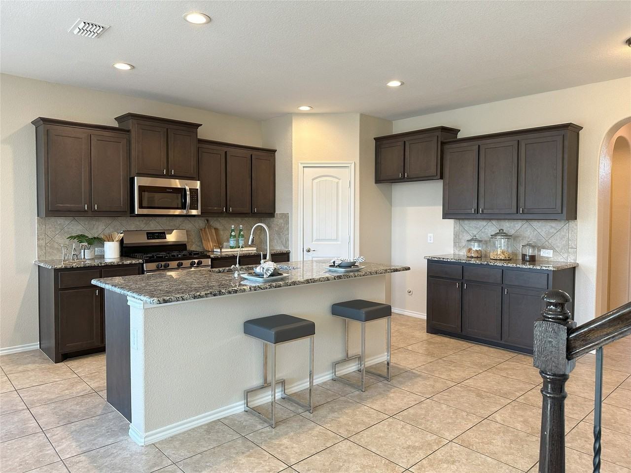 15733 Prairie Grass Ln - Photo 4 of 24