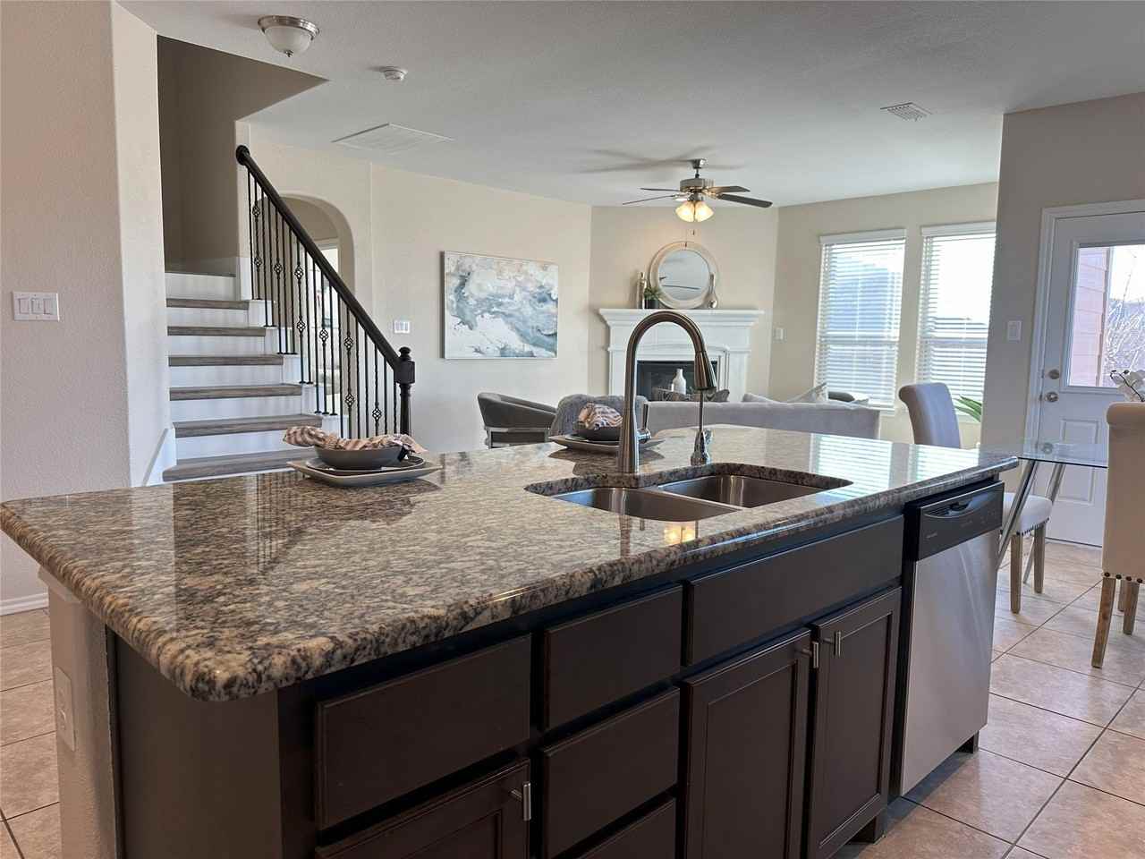 15733 Prairie Grass Ln - Photo 5 of 24
