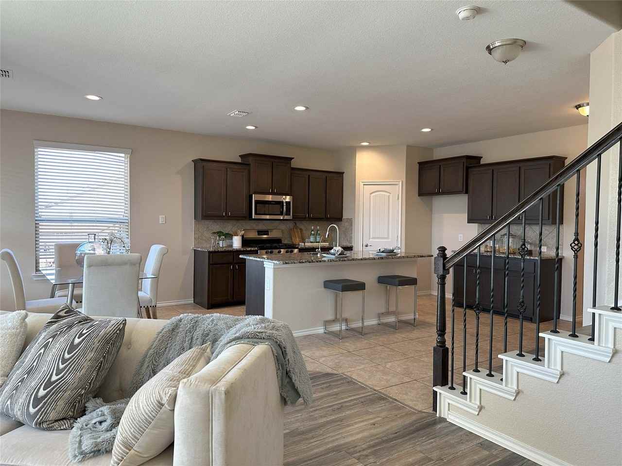 15733 Prairie Grass Ln - Photo 6 of 24