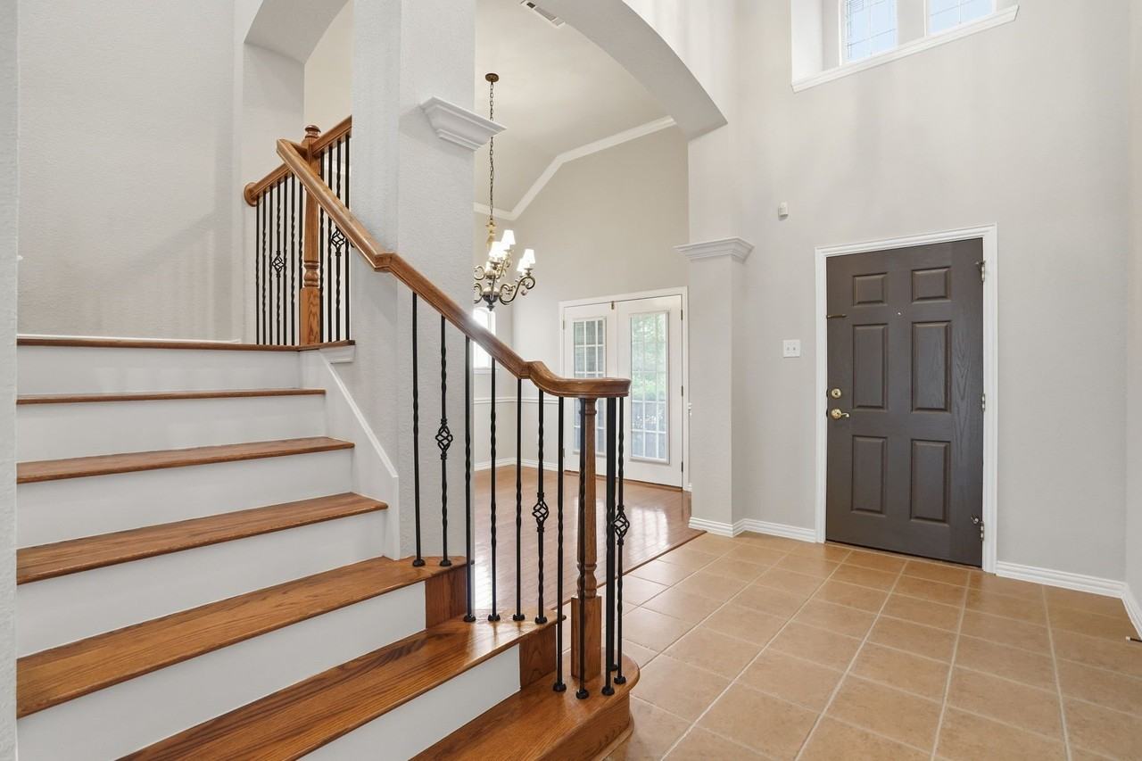 1013 Elmgrove Ct - Photo 3 of 40