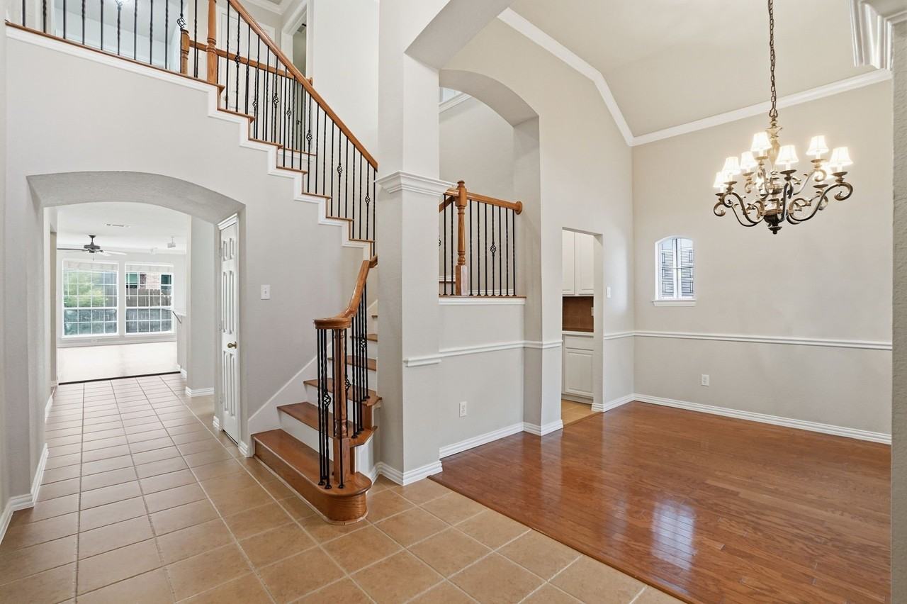 1013 Elmgrove Ct - Photo 4 of 40