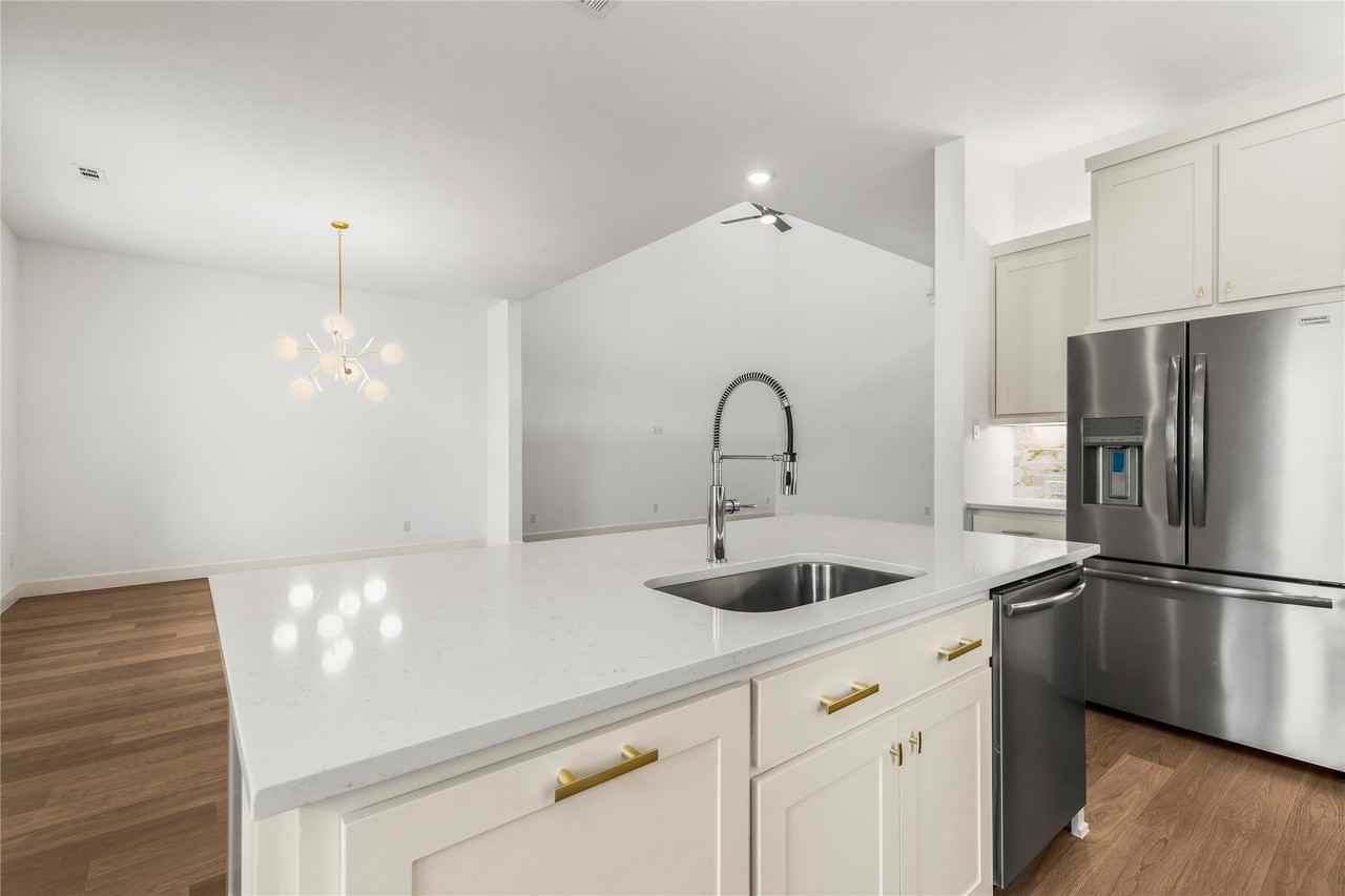 15668 Gladeside Ave - Photo 7 of 35