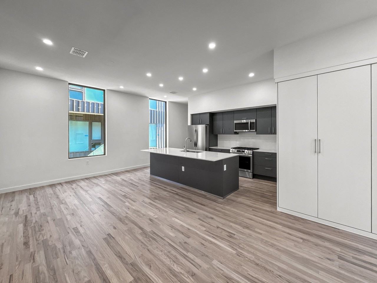 4803 Manett St #103 - Photo 3 of 15