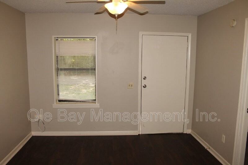 2305 - Photo 2 of 5