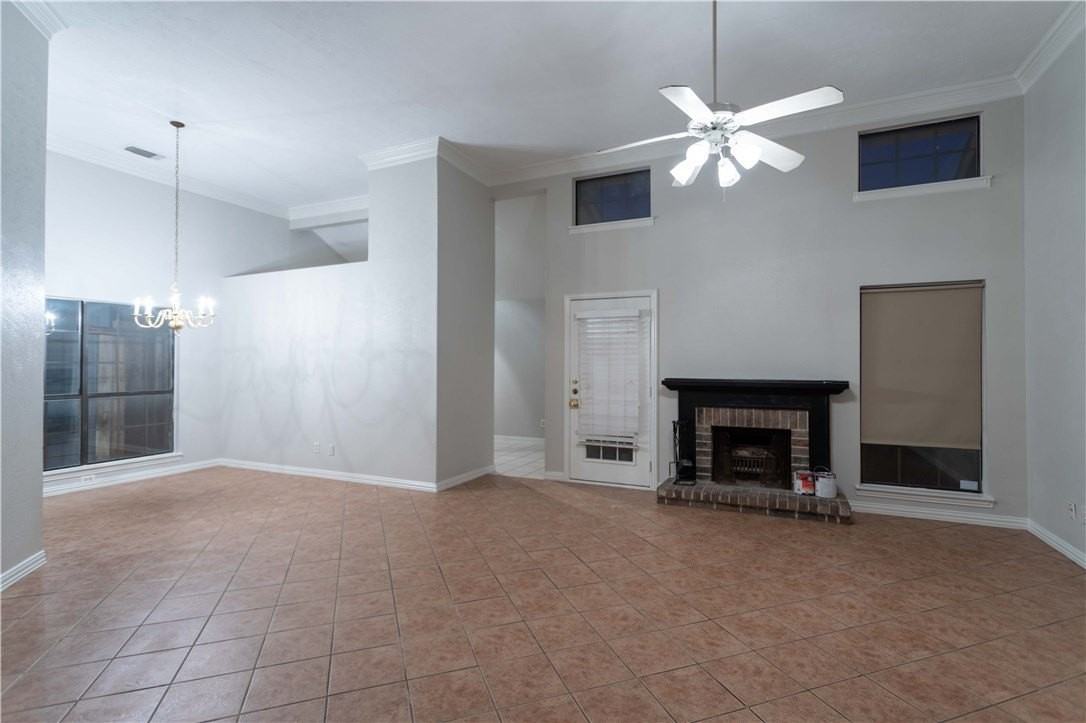 1308 Crestwood Ct - Photo 4 of 12