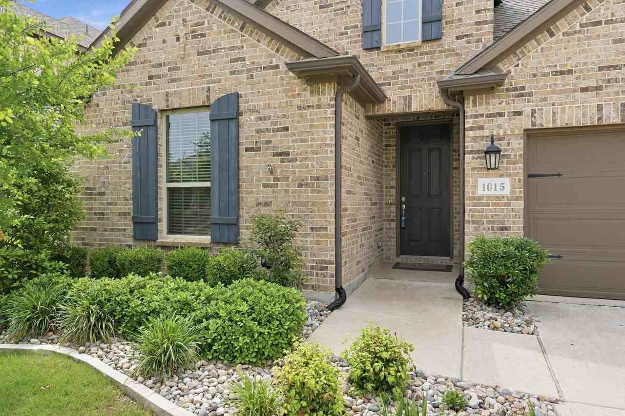 1015 Huckleberry St - Photo 3 of 33