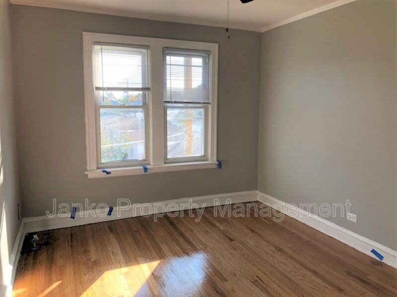 2907 W 56th St #2 - Photo 4 of 7