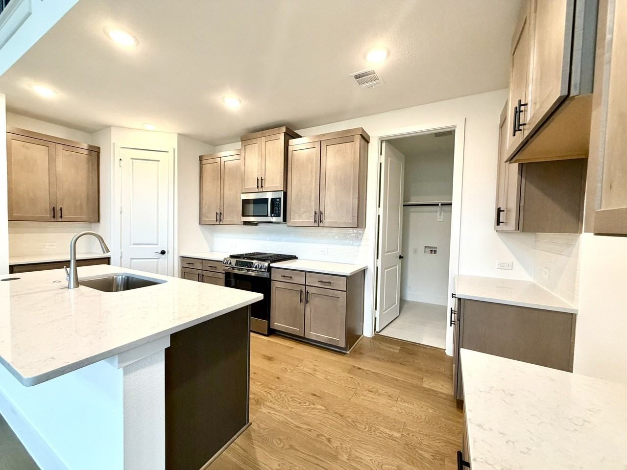 7149 Confetti Ln - Photo 4 of 33