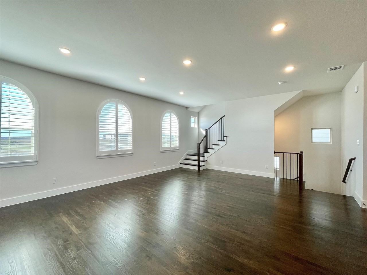 1105 Marc Pl - Photo 2 of 11
