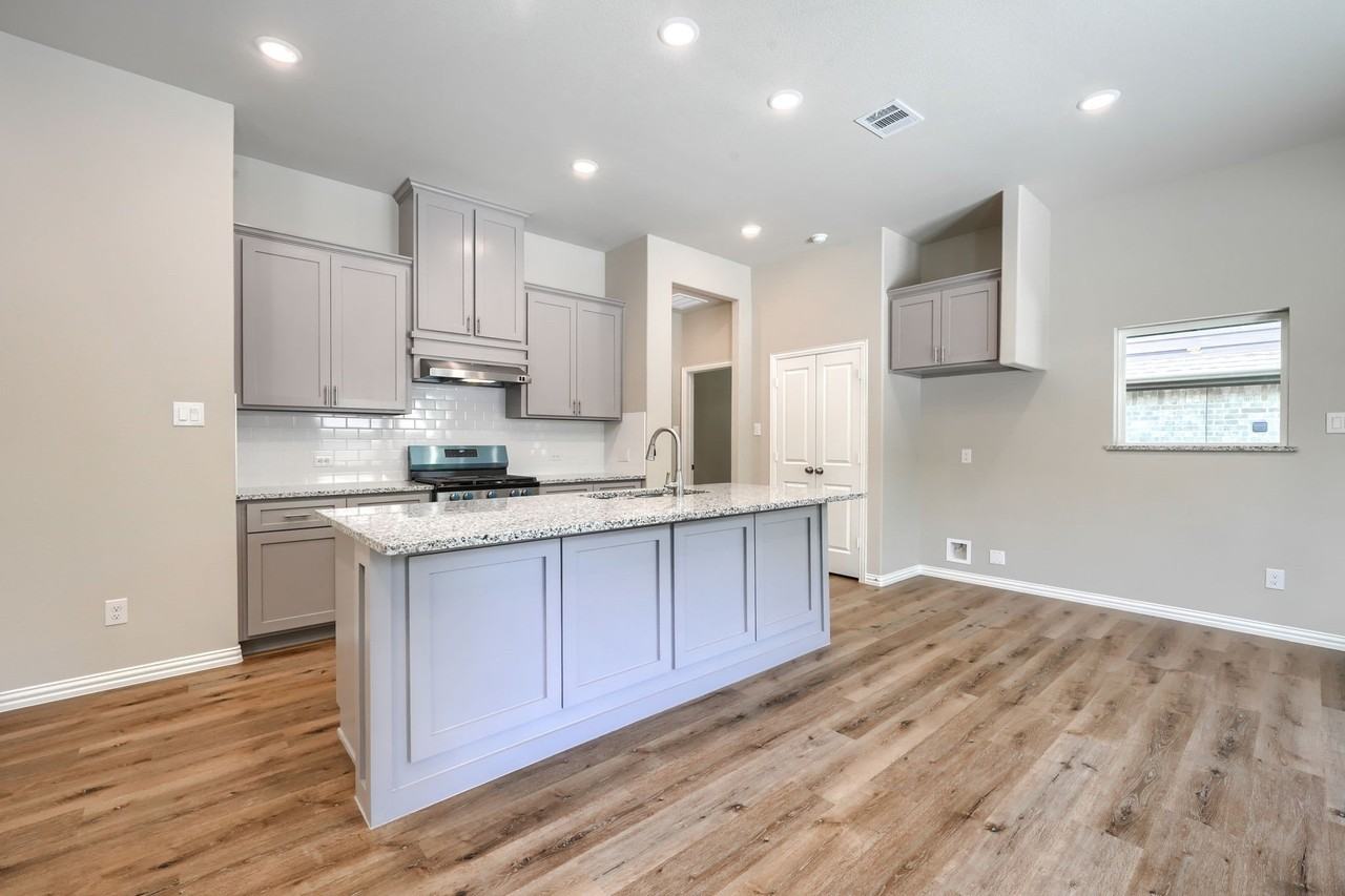 321 Fagg Dr - Photo 7 of 22