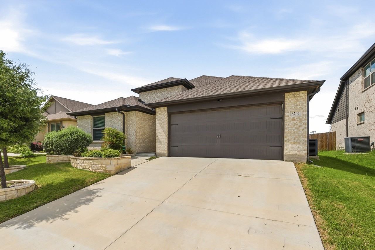 6204 Thunderwing Dr - Photo 2 of 30