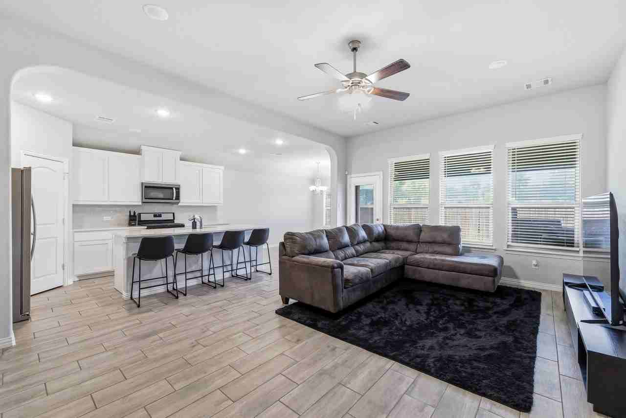 6204 Thunderwing Dr - Photo 5 of 30
