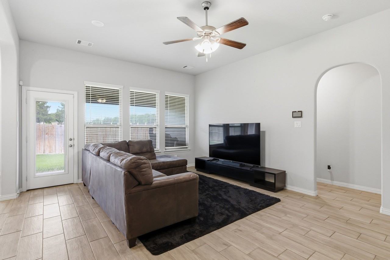 6204 Thunderwing Dr - Photo 6 of 30