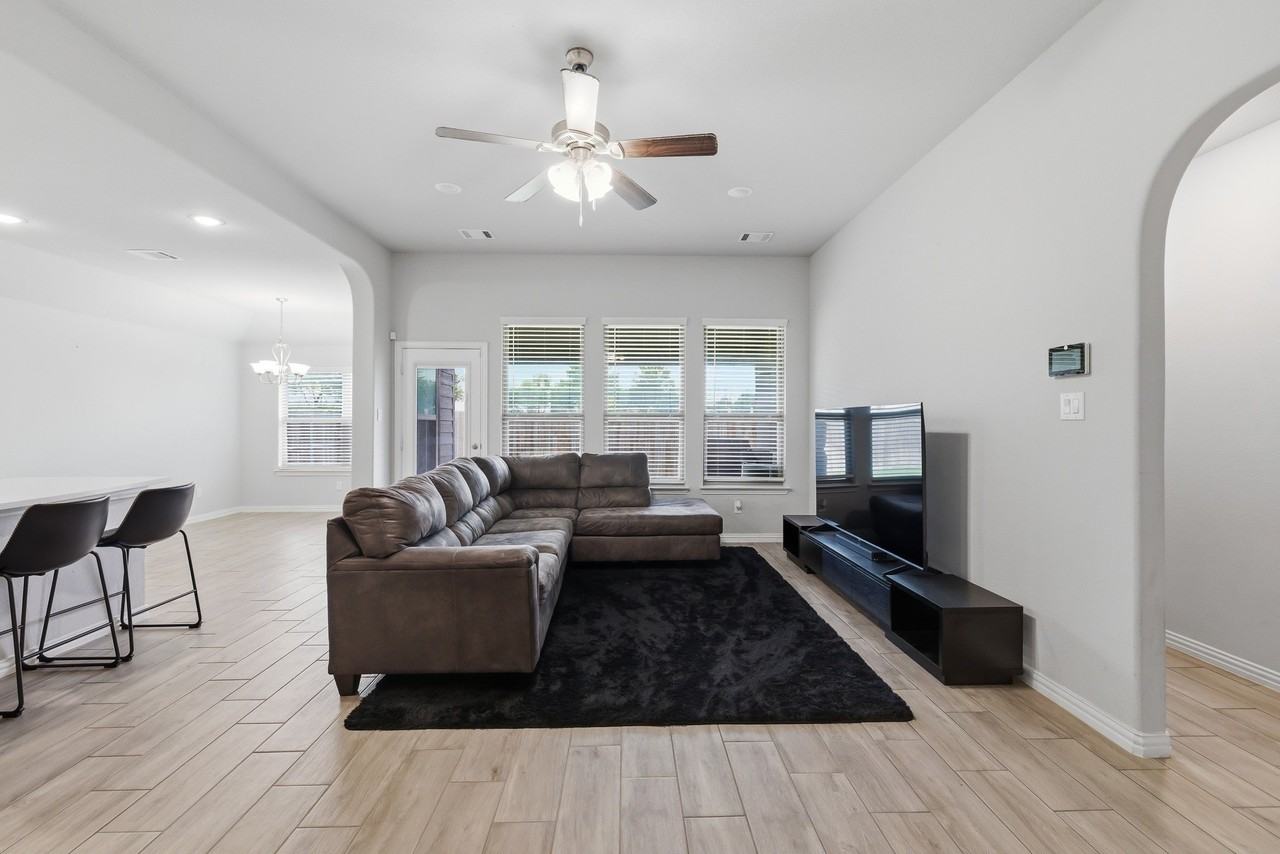 6204 Thunderwing Dr - Photo 7 of 30