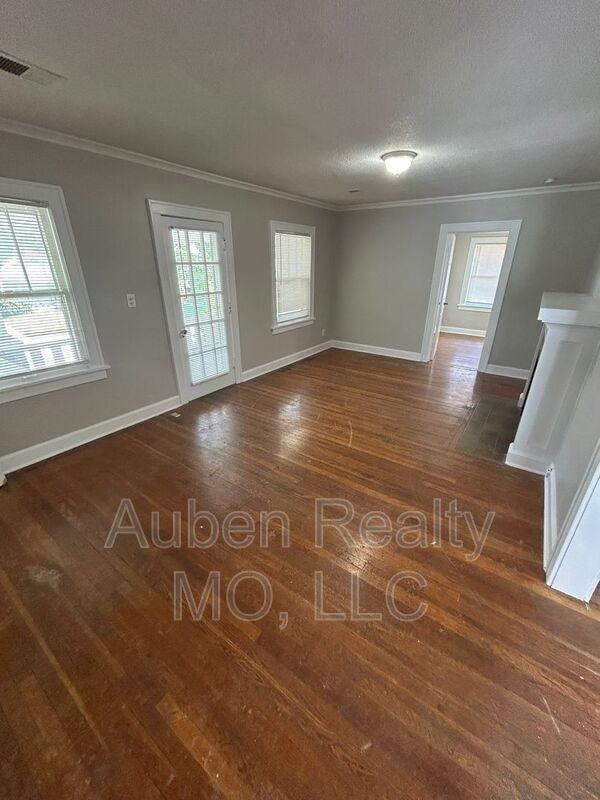 5426 Harrison St #2F - Photo 2 of 17