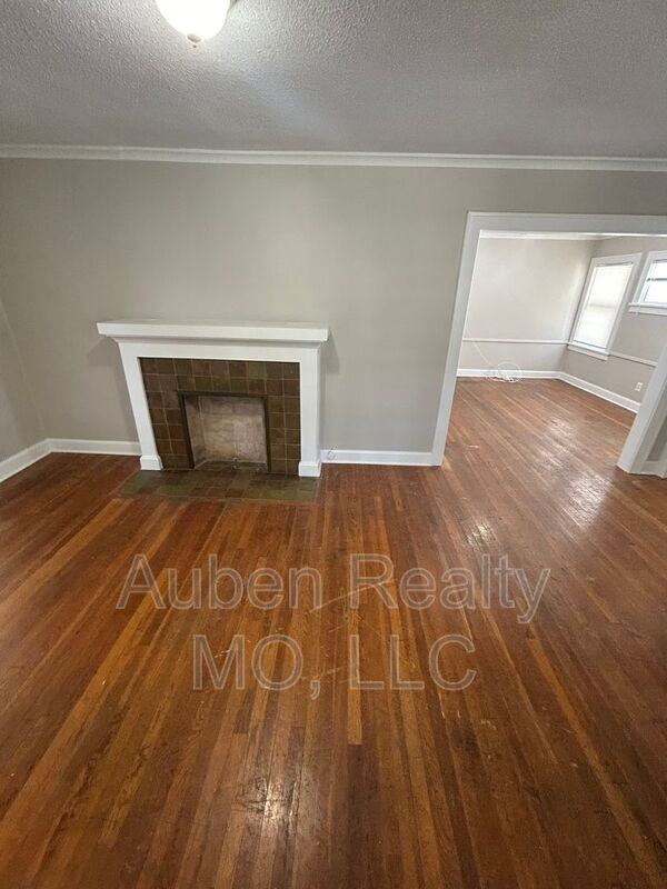5426 Harrison St #2F - Photo 3 of 17