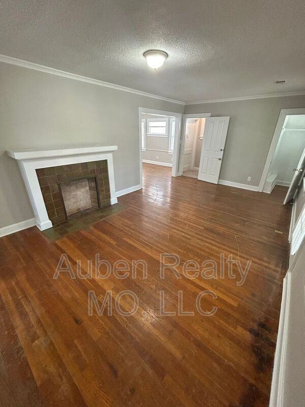 5426 Harrison St #2F - Photo 4 of 17