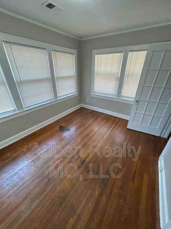5426 Harrison St #2F - Photo 5 of 17