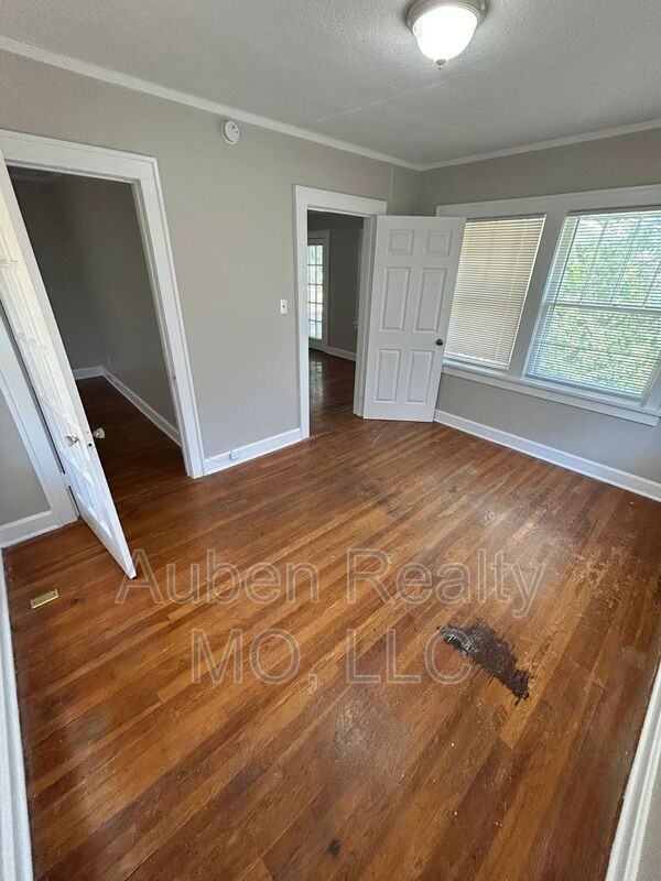 5426 Harrison St #2F - Photo 6 of 17