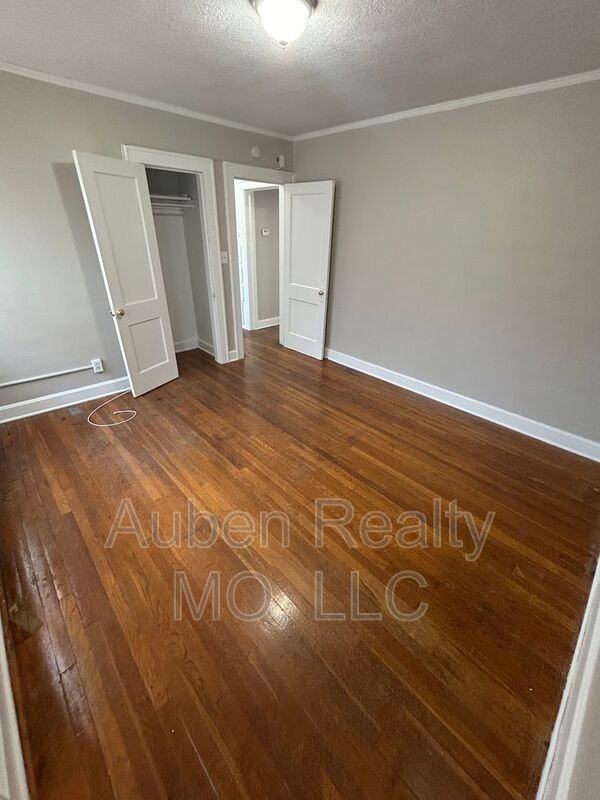 5426 Harrison St #2F - Photo 7 of 17