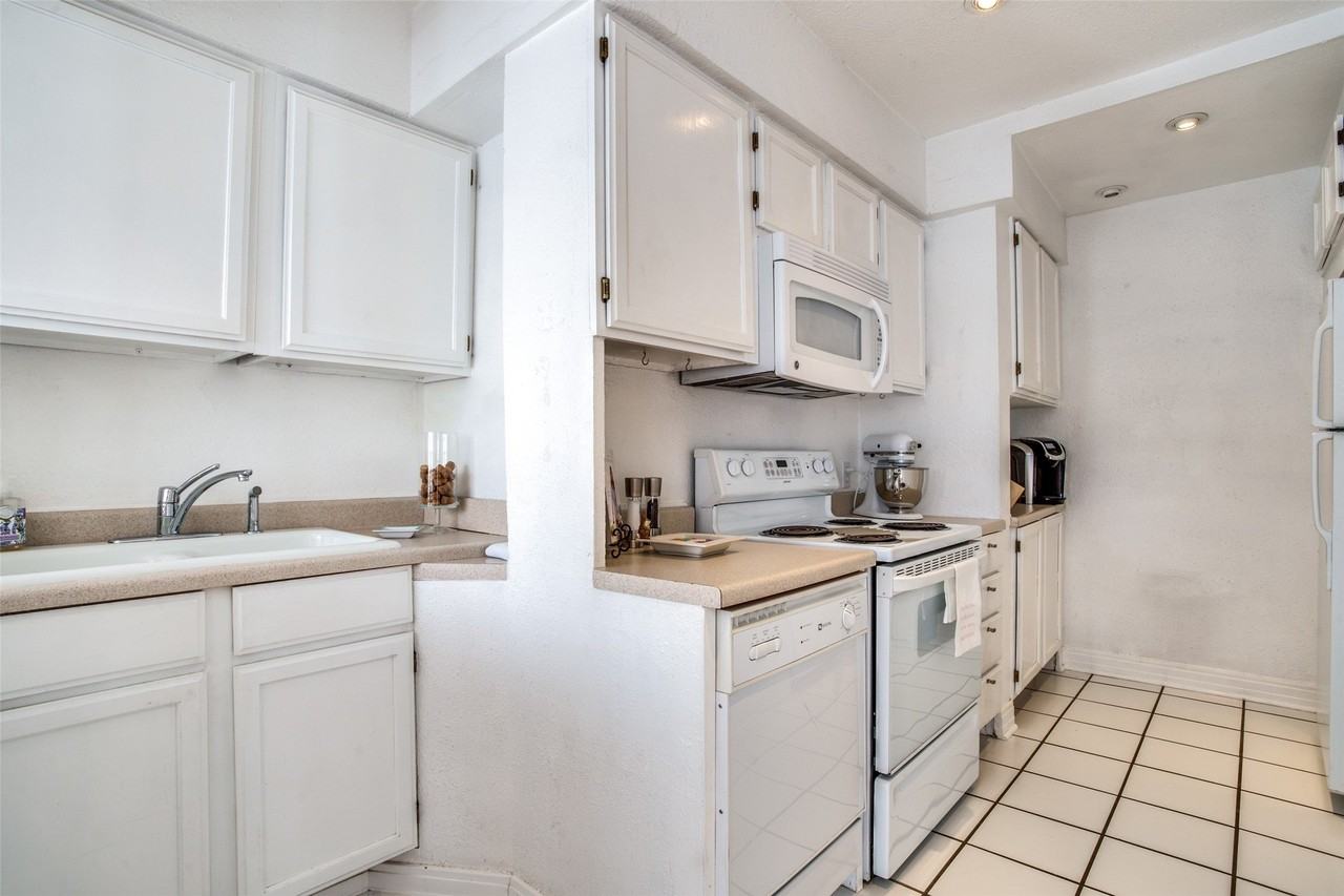 3441 Lovers Ln #B - Photo 7 of 13