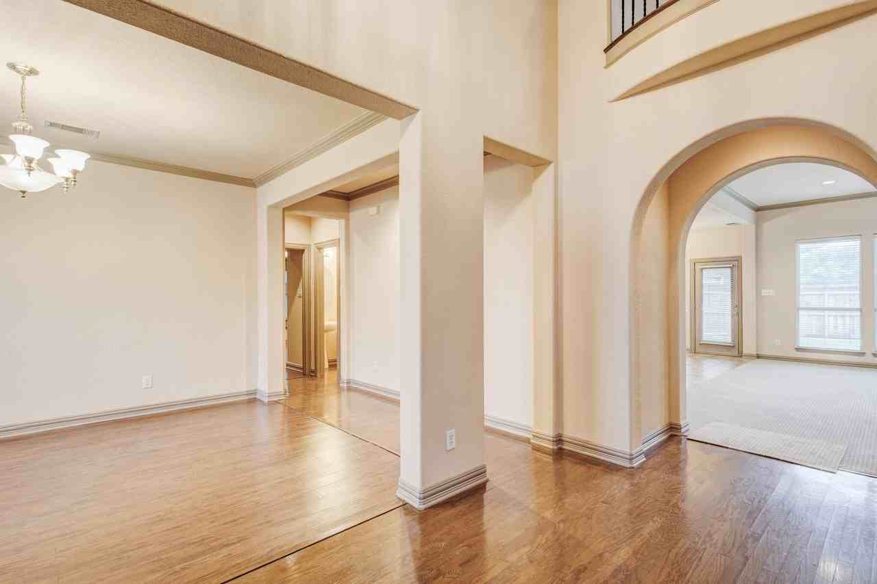 2010 Vista Dr - Photo 2 of 25