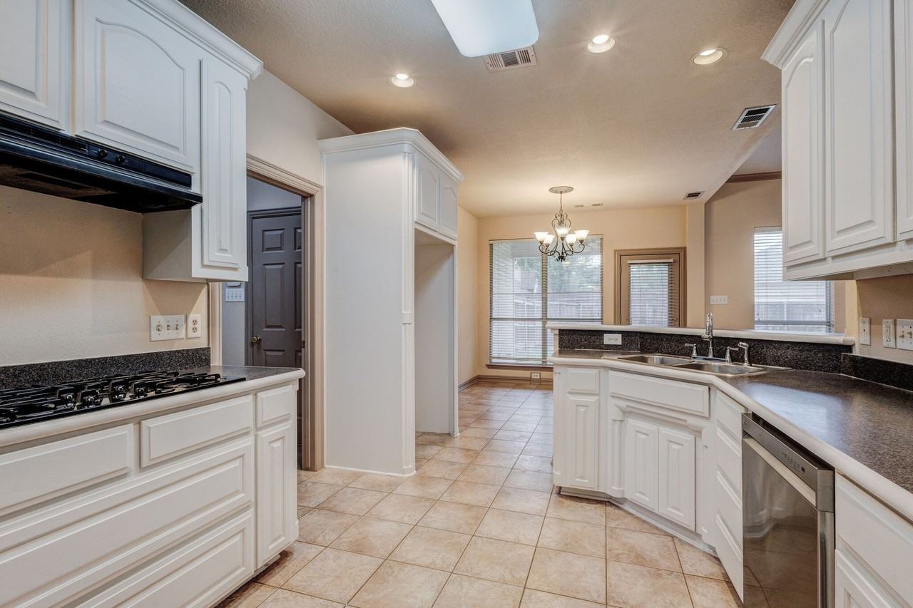 2010 Vista Dr - Photo 6 of 25