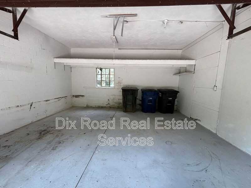 1927 Burroughs Dr - Photo 5 of 40