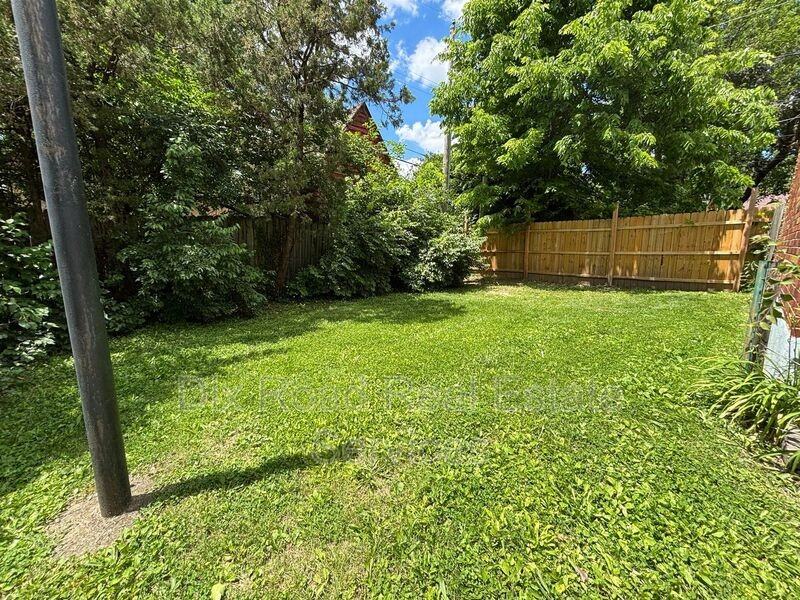 1927 Burroughs Dr - Photo 6 of 40