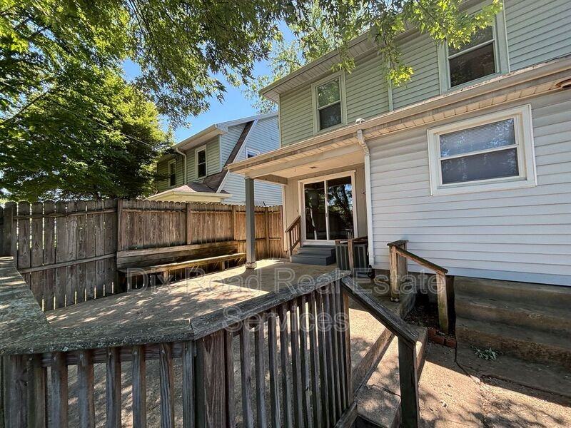 217 Fernwood Ave - Photo 4 of 29