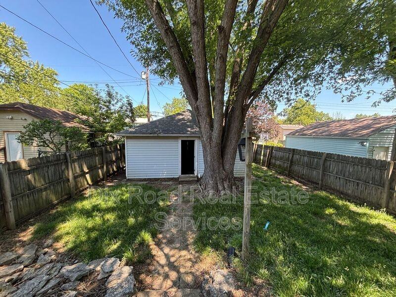 217 Fernwood Ave - Photo 5 of 29